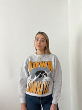 Afbeelding in Gallery-weergave laden, Grey/Yellow IOWA Hawkeyes USA Varsity university Vintage sweatshirt size M
